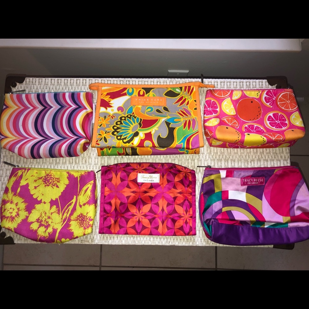 Lot of medium size makeup bags